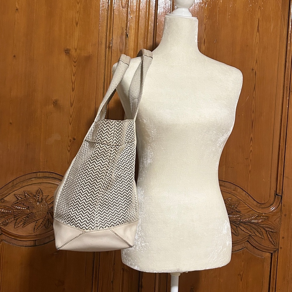 Tory Burch Cream Tote Bag - Picture 4 of 15